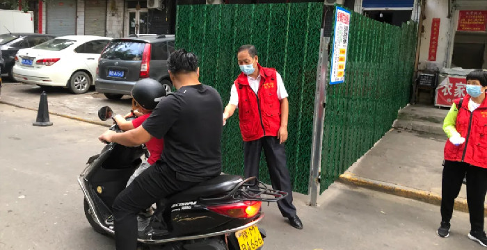 管理处志愿者进社区开展疫情防控志愿服务工作