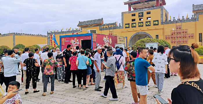 小长假陕州地坑院秩序井然，各种演艺火力全开！