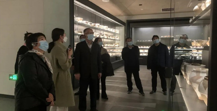 三农问题专家温铁军一行三人 莅临庙底沟博物馆参观指导工作