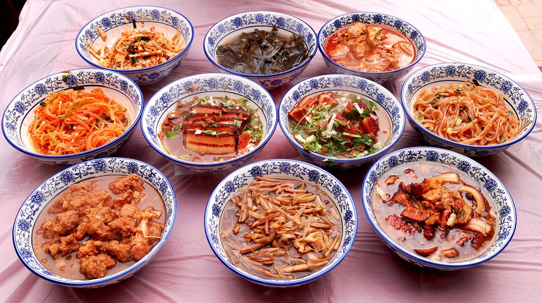Ten bowl seats in Shaanzhou Dikengyuan